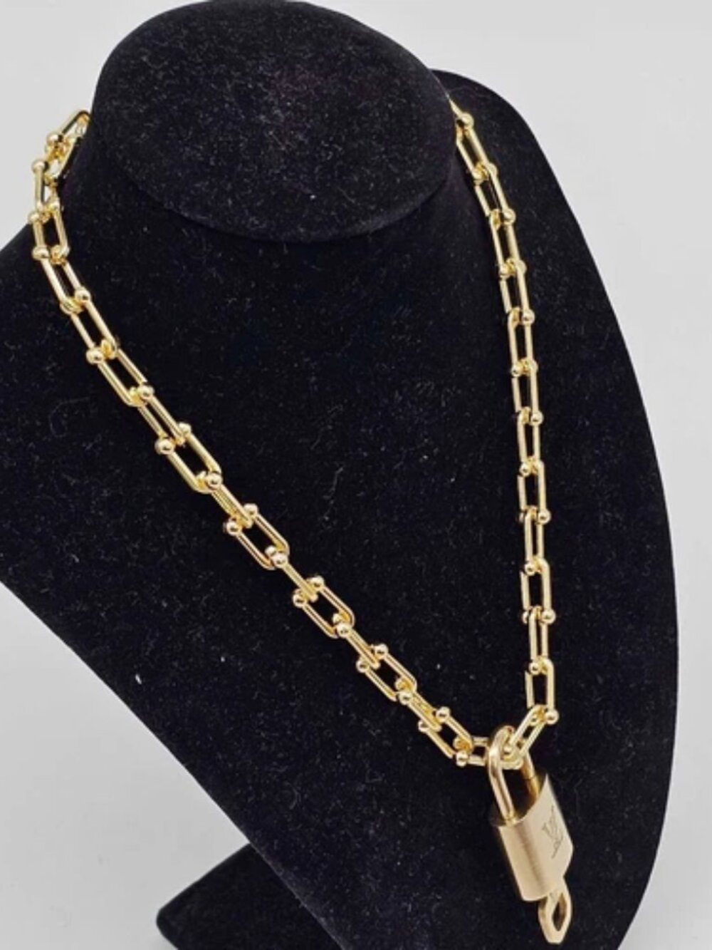Gold-Plated Necklace with Authentic Louis Vuitton Padlock - Picture 2 of 10